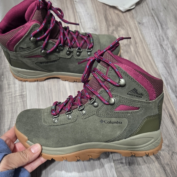 Columbia Women's Newton Ridge Plus Waterproof Amped Hiking Shoe, Peatmoss/Red On - Picture 2 of 14